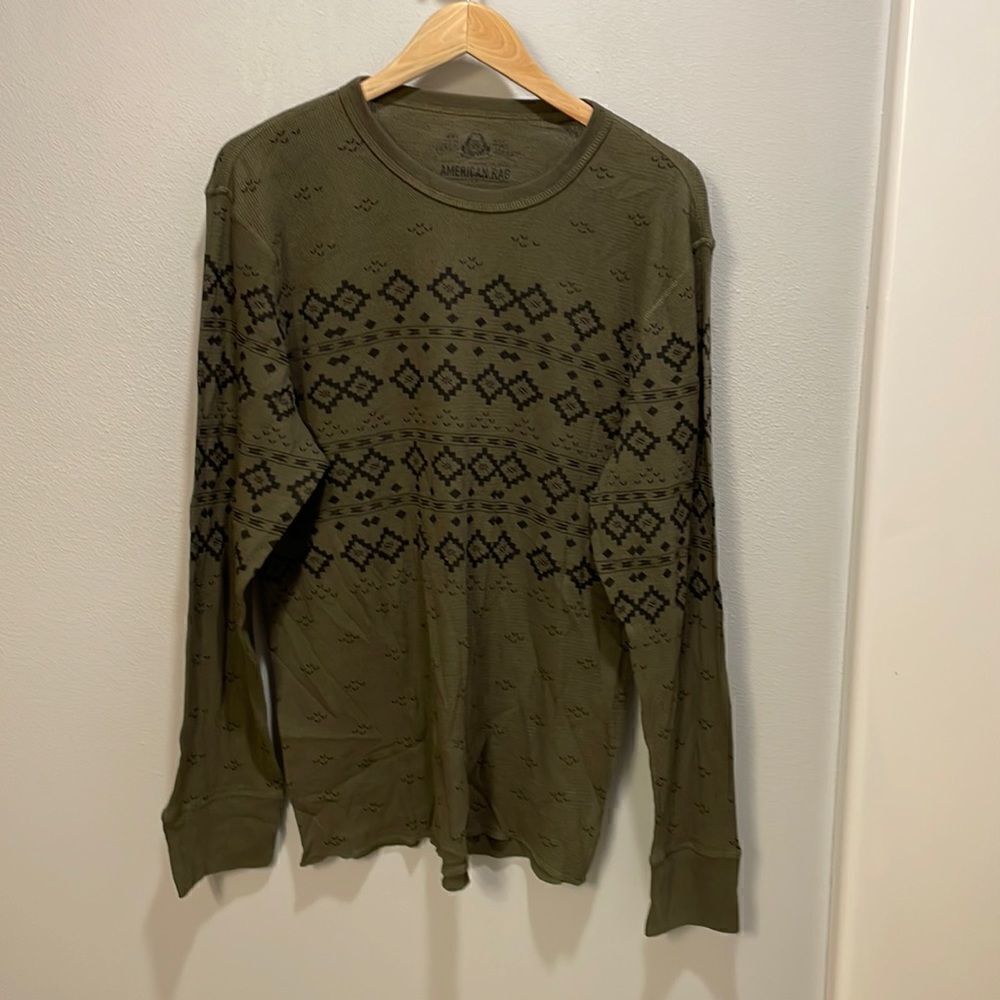 American Rag mens army green long sleeve tee shirt with black designs